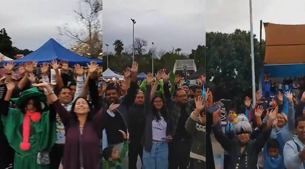 En la Alameda Zaragoza de Torreón las personas levantaron sus brazos para hacer la Genkidama. (Fotografía: Redes sociales)