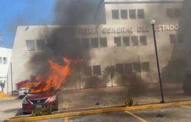Normalistas de Ayotzinapa protestan en Chilpancingo tras conocer fuga de policía