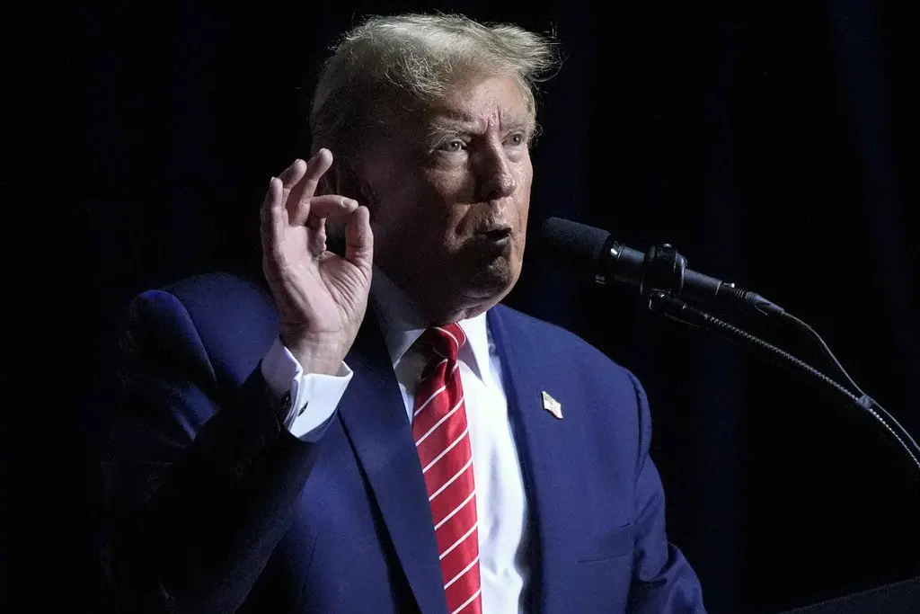 El expresidente y aspirante a la candidatura republicana por la presidencia, Donald Trump, habla en un acto de campaña el sábado 9 de marzo de 2024, en Rome, Georgia. (AP Foto/Mike Stewart)
