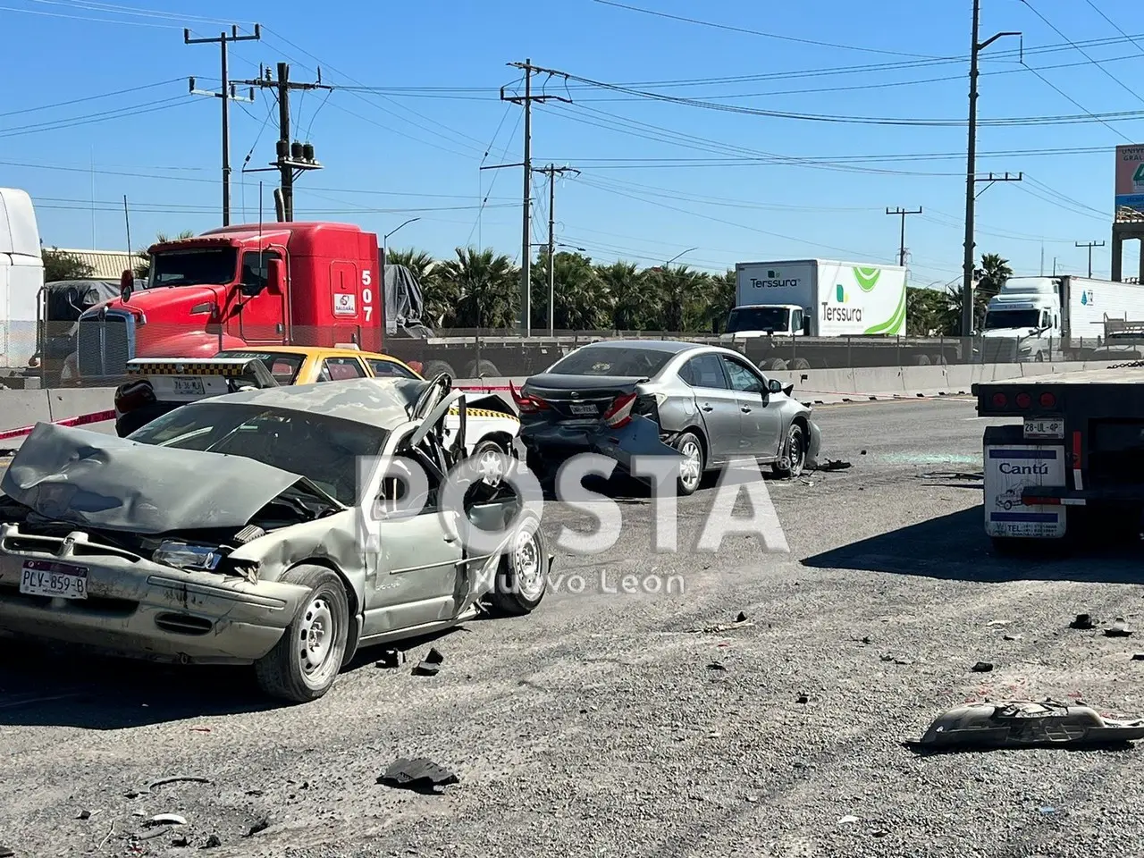 Trailero  provoca accidente en libramiento. Foto. Raymundo Elizalde