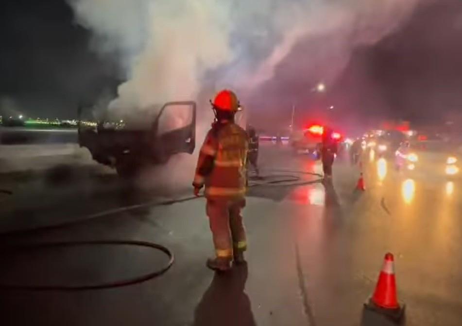 Las causas del incidente que generó una gran carga vehicular en el sentido sur-norte de la avenida Revolución no fueron dadas a conocer. Foto: Redes Sociales.