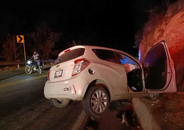 Choque de frente deja dos lesionados en la carretera a Mazatlán