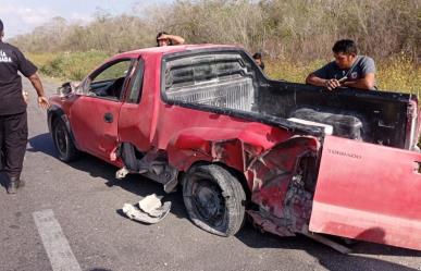 Hombre herido tras choque: Camioneta estacionada golpeada por tractocamión en Mérida