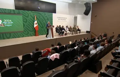 AMLO aborda Caso Ayotzinapa: titulares renuncian y reunión de Monreal con padres