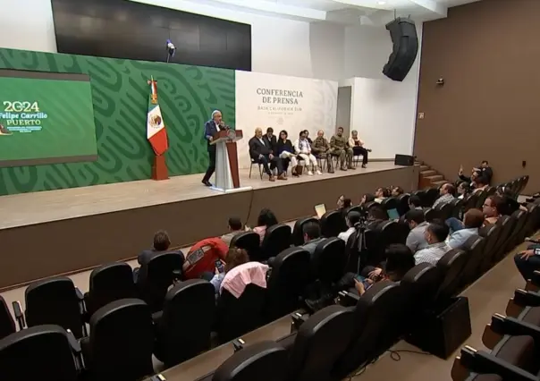 AMLO aborda Caso Ayotzinapa: titulares renuncian y reunión de Monreal con padres