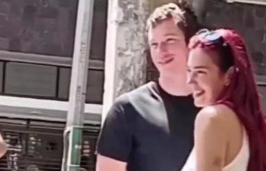 Dua Lipa y Callum Turner pasean por las calles de la Ciudad de México (VIDEO)