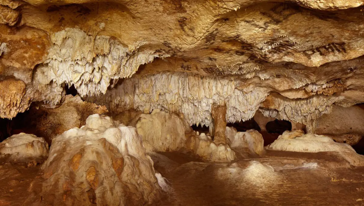 Visitar las grutas de Tzabnah es una aventura extrema Foto: Bruce T. Martin