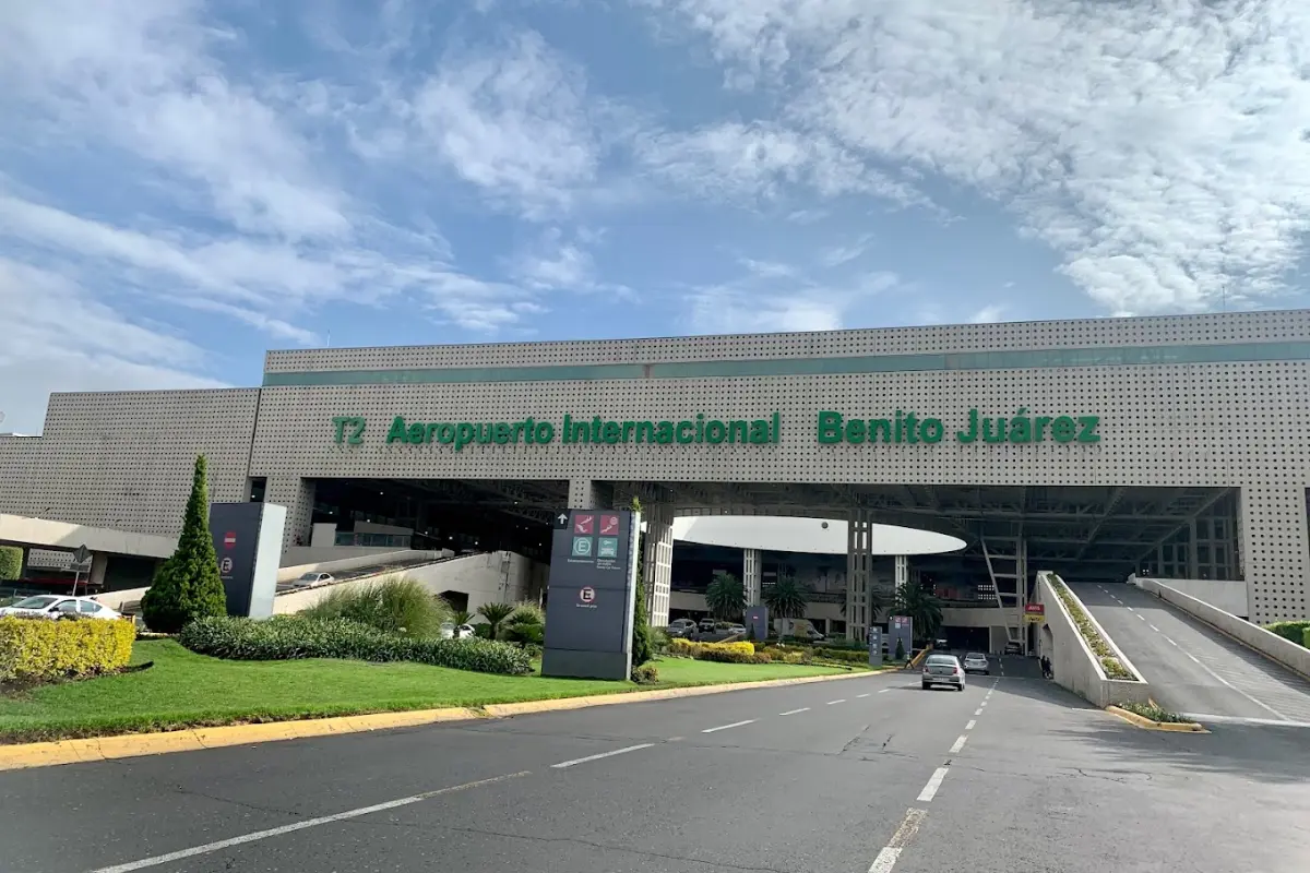 Tragedia en Terminal 2 del AICM: Muere pasajero por paro cardíaco. Foto: Google Maps