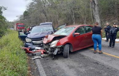 Cierran carretera federal 85 por accidente