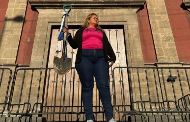 Ceci Flores, madre buscadora, demanda acción de AMLO con entrega de pala