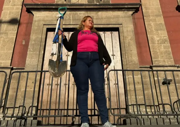Ceci Flores, madre buscadora, demanda acción de AMLO con entrega de pala