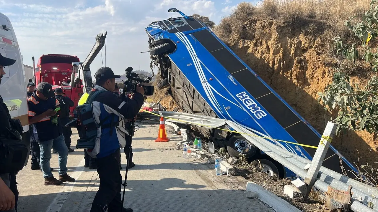 El protagonista fue un autobús de pasajeros, el cual se dirigía hacia la Ciudad de México, procedente de Puebla. Foto: Redes Sociales