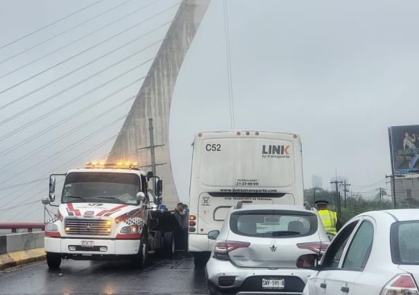 Choque entre tres vehículos causa caos en San Pedro
