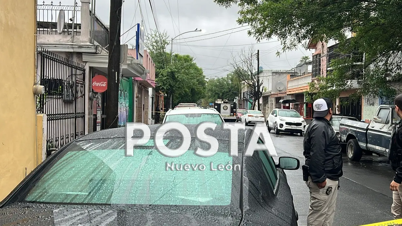 Investigan muerte de padre e hijo en domicilio de Monterrey