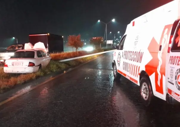 Impacta auto contra luminaria en Montemorelos