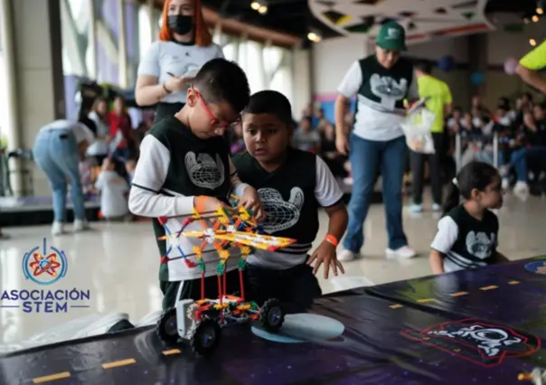 Participa en actividades educativas por eclipse solar en Nezahualcóyotl