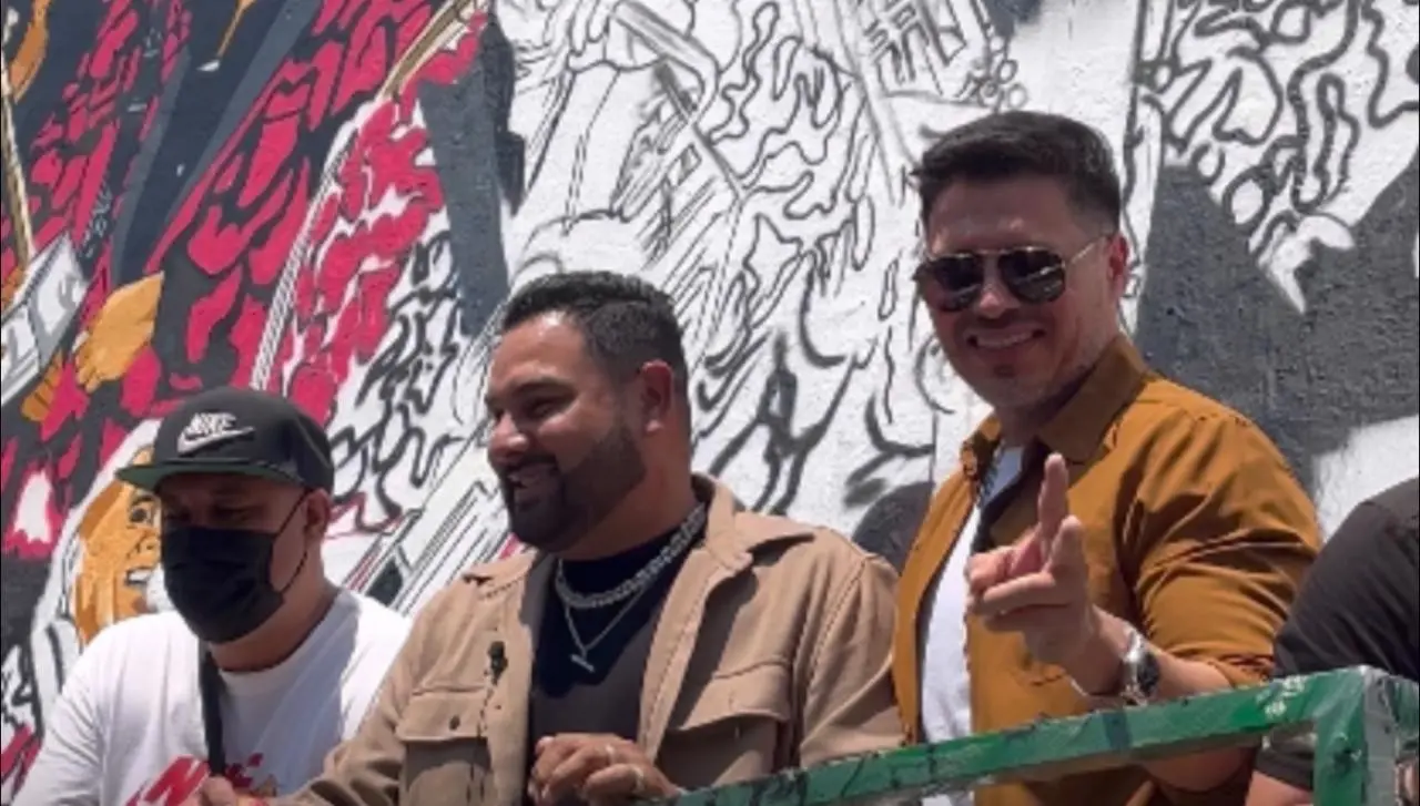 Integrantes de la Banda MS en su mural de la Ciudad de México. Foto: Luis Ortega