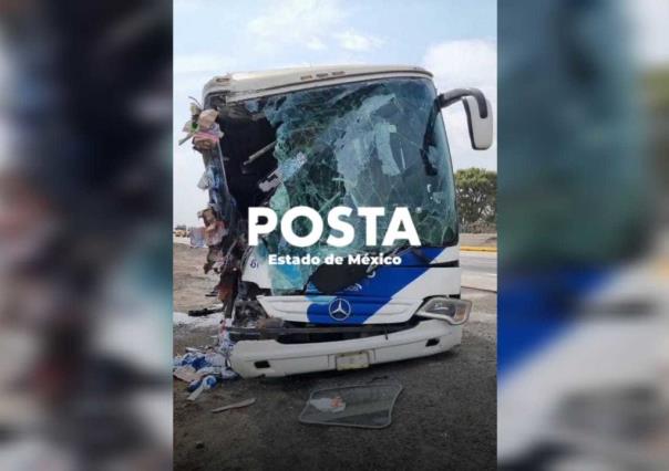 Encontronazo entre tráiler y un autobús en la México-Puebla, hay 8 heridos