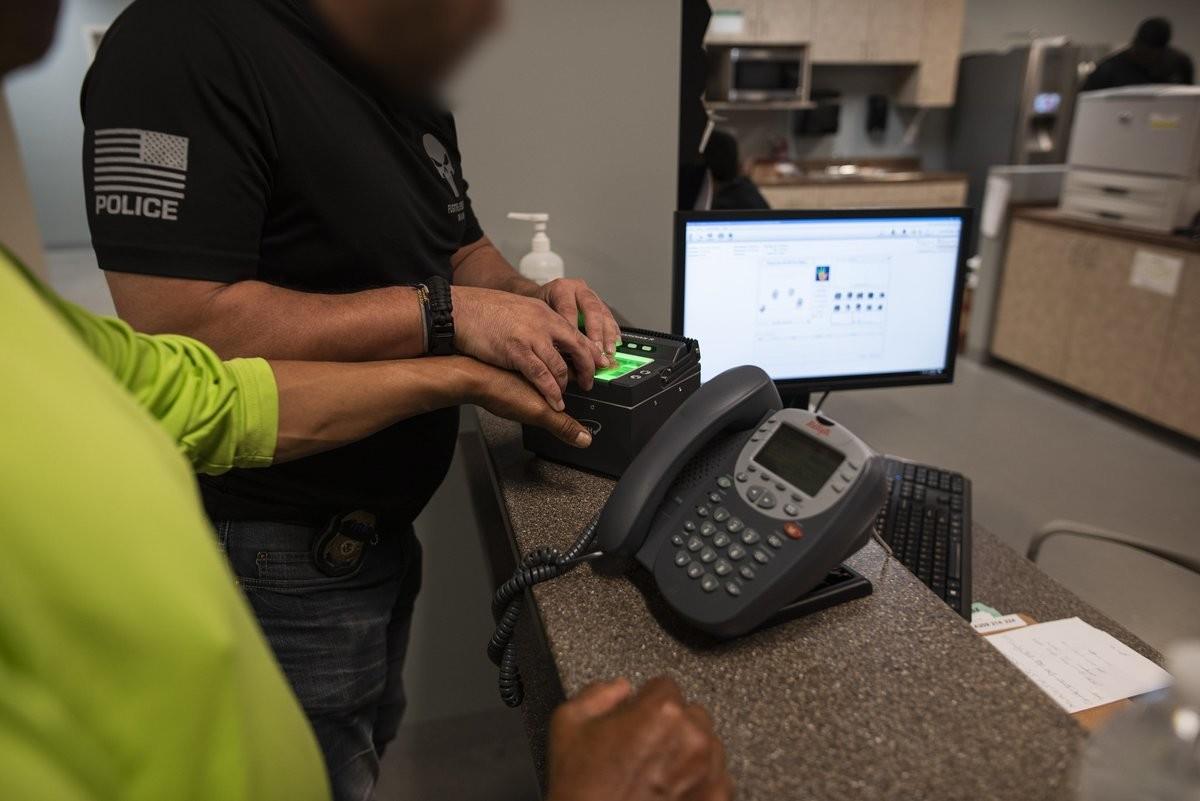 La Ley SB4 permite  Permite a las fuerzas del orden detener a personas sospechosas de estar en el país de manera ilegal. Foto: ICE