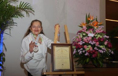 Sara Poot Herrera recibe Doctorado Honoris Causa de la UADY