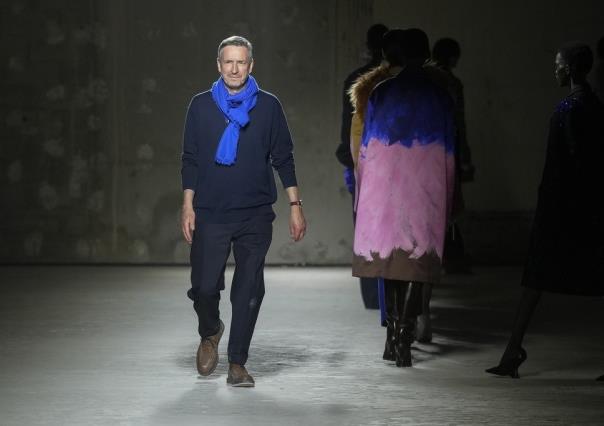 Diseñador belga Dries Van Noten dejará de ser director de la marca