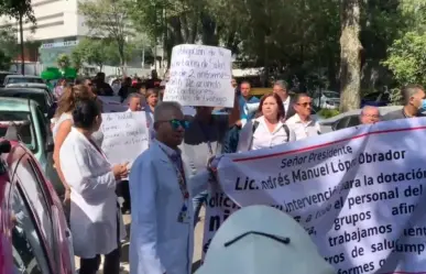 Personal de zona de hospitales de Tlalpan protesta falta de insumos y uniformes
