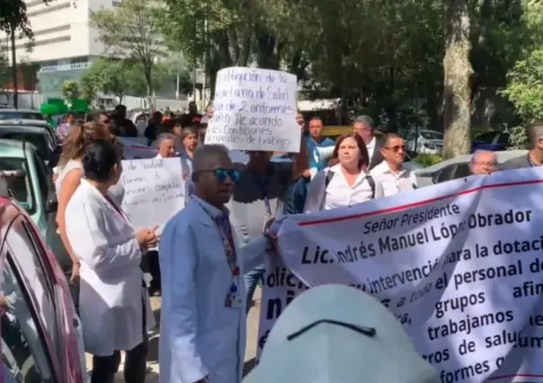 Personal de zona de hospitales de Tlalpan protesta falta de insumos y uniformes