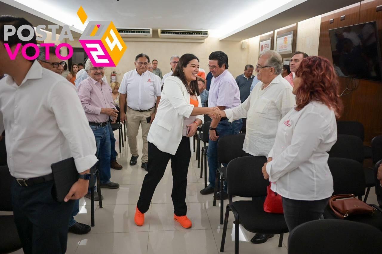 La candidata de Movimiento Ciudadano a la gubernatura, Vida Gómez Herrera,  se reunió el pasado martes  con integrantes del Colegio de Ingenieros Civiles.- Foto Cortesía