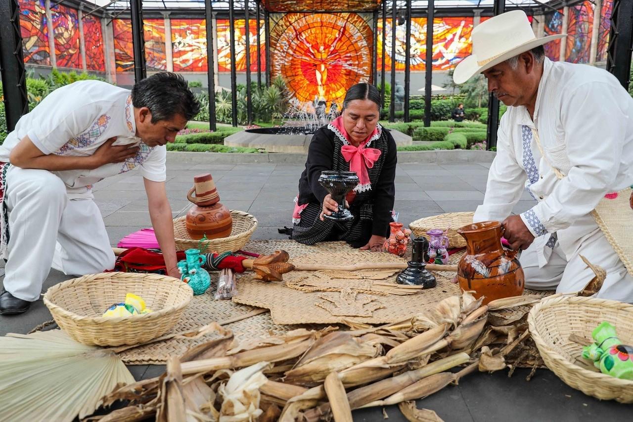 Realizan encendido del Fuego Nuevo, ceremonia ancestral para celebrar el inicio de una nueva temporada agrícola. Imagen: GEM