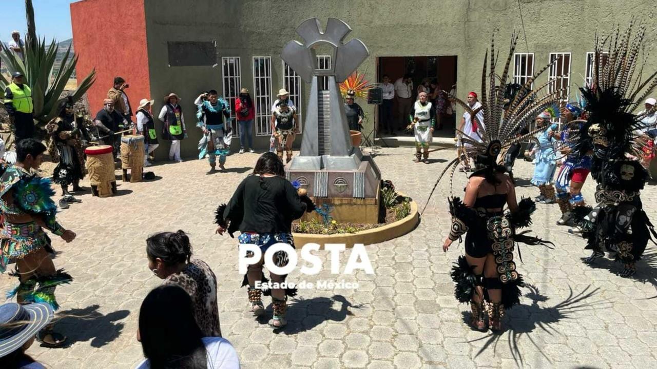 Además de cargarse de energía positiva, los visitantes a la zona arqueológica de Calixtlahuaca pidieron que lloviera. Foto: Alberto Dzib