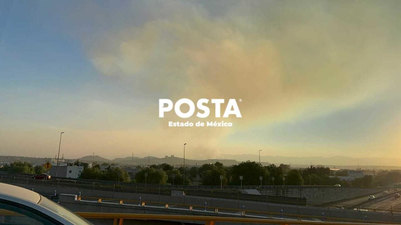 Por la densa columna de humo, la visibilidad se disminuye por lo que alertaron a extremar precauciones. Foto: Fernando Cruz