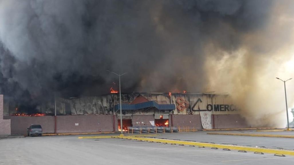 VIDEO: Se registra fuerte incendio en comercializadora de Reynosa