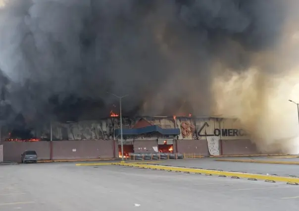 VIDEO: Se registra fuerte incendio en comercializadora de Reynosa