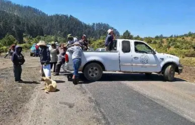 Bloquean carretera en Ocuilan; exigen un alto a la tala clandestina (VIDEO)