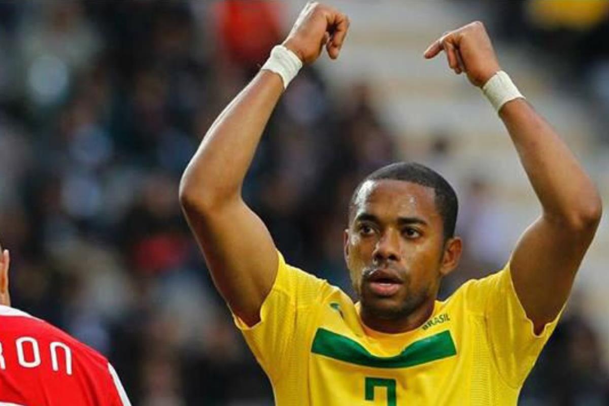 Robinho en cancha de futbol. Foto tomada de: X (Twitter) @Robinho