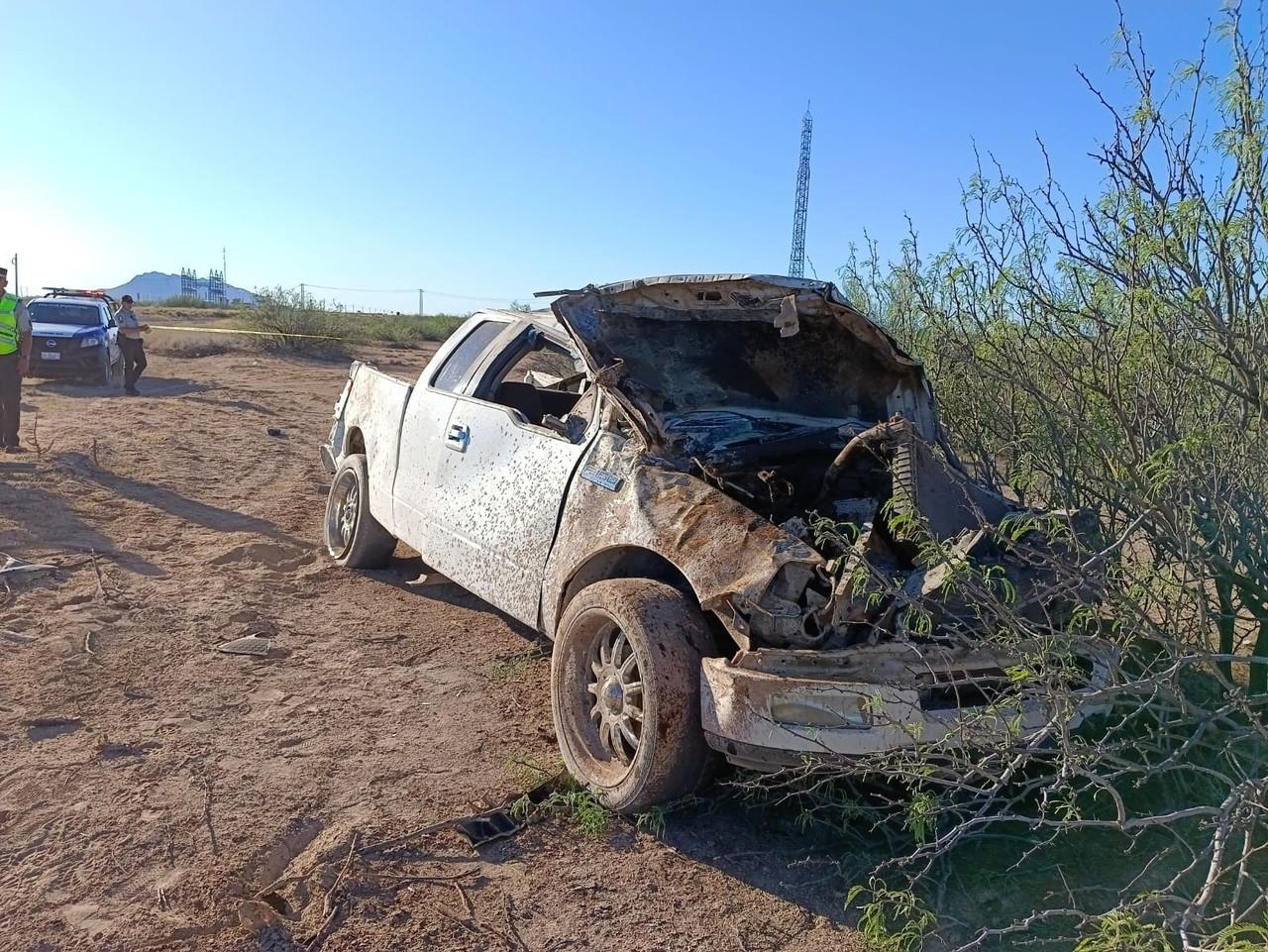 Una persona murió tras volcar en su camioneta en el municipio de Mapimí. Foto: Especial.