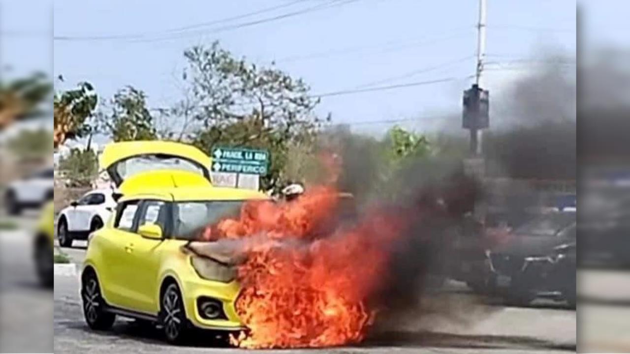 El automóvil involucrado en el siniestro termino completamente calcinado Foto: Redes sociales