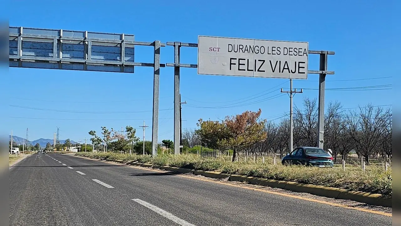 La Secretaría de Infraestructura, Comunicaciones y Transportes ofrece un portal web que ayuda a conocer distancias y costos de casetas de cobro en caso de viaje. Foto: Luis Lozano.