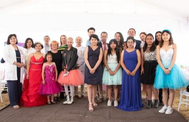 Cumplen sueño, festejan sus XV años con todo y vals en el hospital