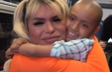 Wendy Guevara madrina de una pequeña con leucemia (VIDEO)