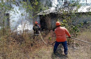 Fuerte incendio en terrenos de Bachoco aterroriza a vecinos de Hunucmá