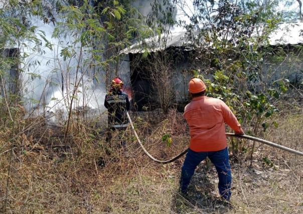 Fuerte incendio en terrenos de Bachoco aterroriza a vecinos de Hunucmá