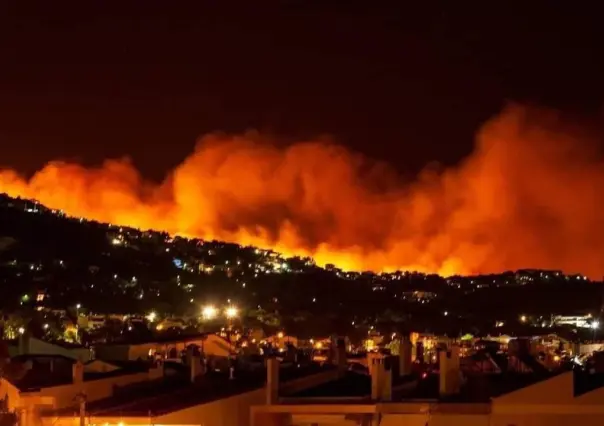 ¡Evacuan en Nogales a 100 familias por voraz incendio! Avanza a la mancha urbana