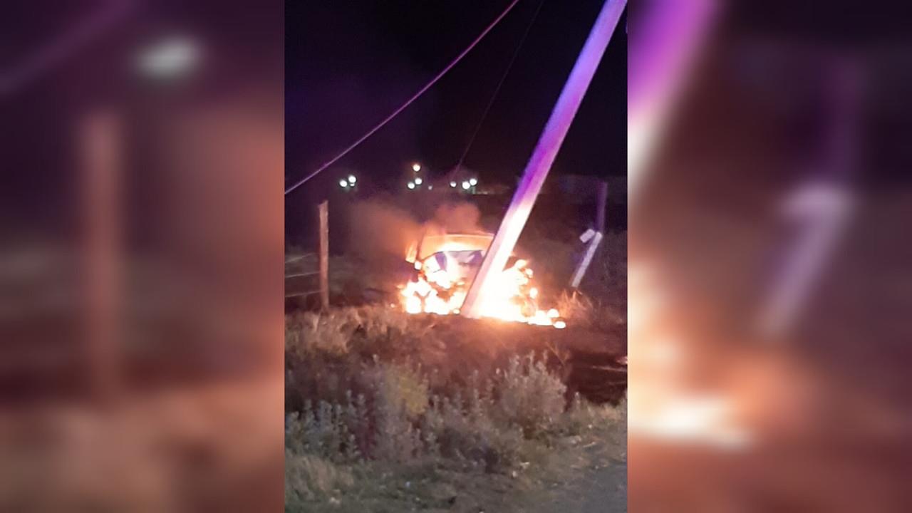Salvan de coche en llamas a mujer con ambas piernas fracturadas