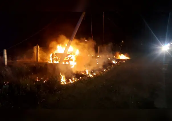 Salvan de coche en llamas a mujer con ambas piernas fracturadas