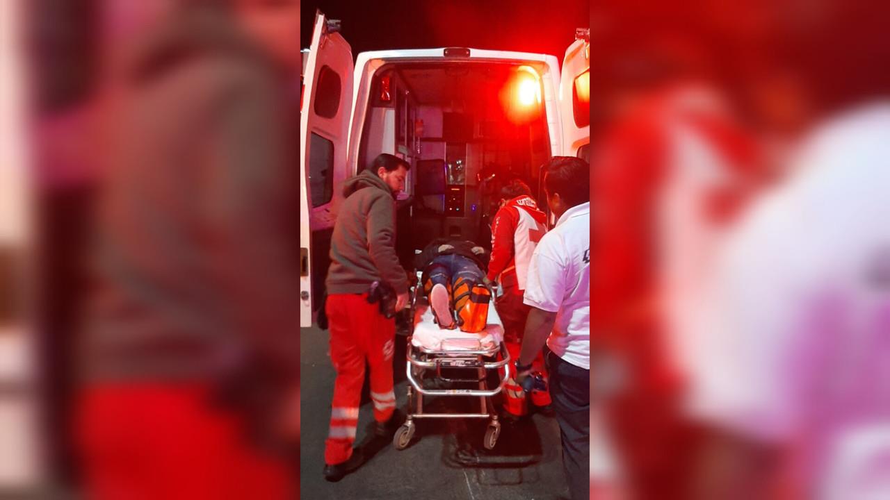 Salvan de coche en llamas a mujer con ambas piernas fracturadas