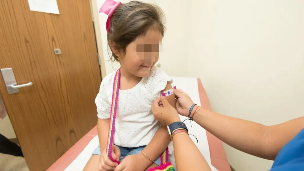 Sector salud de BCS invita a vacunar gratuitamente contra sarampión a niños