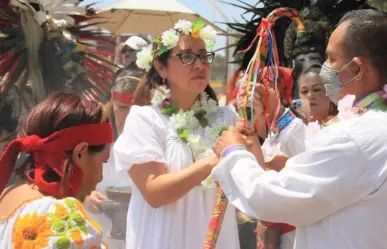 Pueblos originarios entregan bastón de mando a Azucena Cisneros