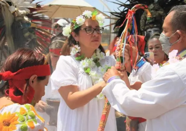 Pueblos originarios entregan bastón de mando a Azucena Cisneros