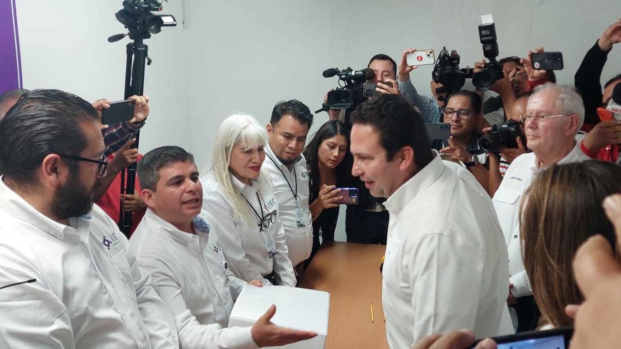 Se registra Javier Díaz como candidato a la alcaldía de Saltillo. Foto de Marco Juárez.